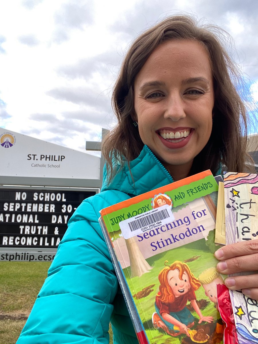 SarahRyanYEG's tweet photo. Had a great time reading to the Grade 4 students at St Philip @EdmCathSchools this morning! #yeg #ReadInWeek https://t.co/P82hExOvLz