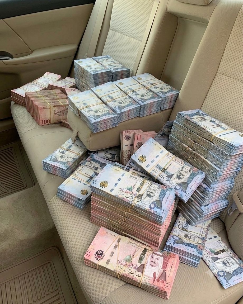 kusr5b's tweet photo. لو دخل في حسابك 2,000,000مليون ﷼ سعودي  اليوم
هل يمكن للمبلغ .. أن يحل كل مشاكلك💵 

◯ نعم

◯ لا#الأميرعبدالعزيز https://t.co/le8YWiCqyC