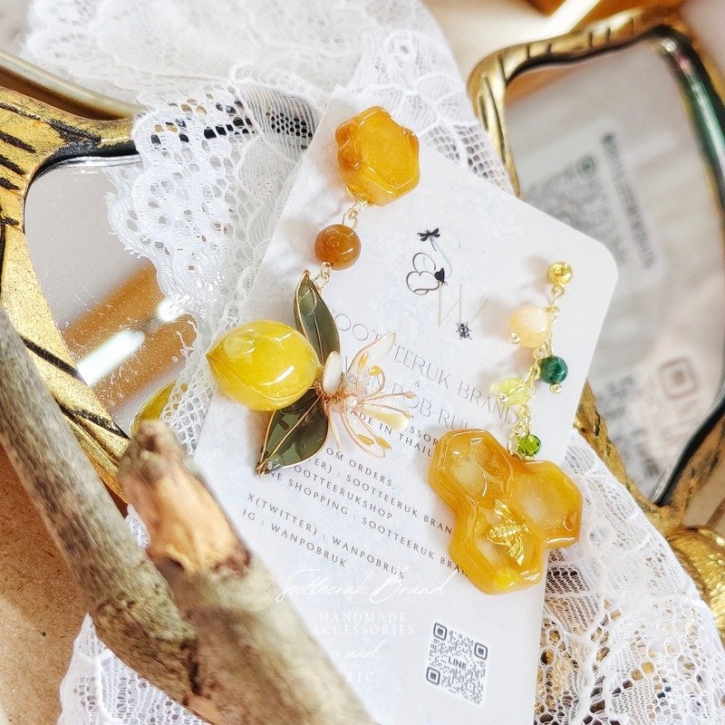 SootteerukB's tweet photo. NO.50 ต่างหู Honey Lemon
รายละเอียด : ประดับหินหยก และคริสตัลสวารอฟสกี้
Material : Wire UV resin / 14K gold plated, 925 Silver
#HandmadeAccessories

ราคา 790.- บาท ส่งฟรี 
💳 บัตรเครดิต *ชาร์จ 2%+VAT*
สนใจเมนชั่น "จอง/จ/CF/F" มาได้เลยนะคะ https://t.co/Tzrt4ciPw3