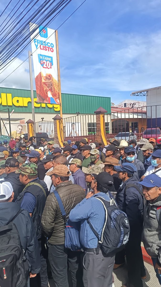 CanalAntigua's tweet photo. 🚨🚧 Manifestaciones generan bloqueos en distintos puntos del país

Se reportan bloqueos en la CA-2 Occidente, km 264, Catarina, San Marcos; en la CA-9 Norte, km 126, Santa Cruz, Río Hondo, Zacapa; y en la ruta Interamericana, en jurisdicción de San Lucas Sacatepéquez.

📍 En el sector de la pasarela que da ingreso a Santiago Sacatepéquez también se registra un bloqueo relacionado con una manifestación de exmilitares.

🚗 Se recomienda tomar rutas alternas y conducir con precaución ante las complicaciones en la circulación.

#Bloqueos #Tránsito #Guatemala