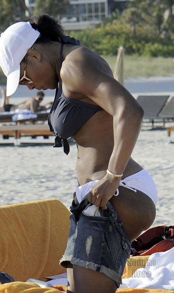 DateeD1's tweet photo. Serena Williams relaxing on Miami beach. looking at that poor pair of shorts fighting for survival. https://t.co/1zGLFiLWdZ