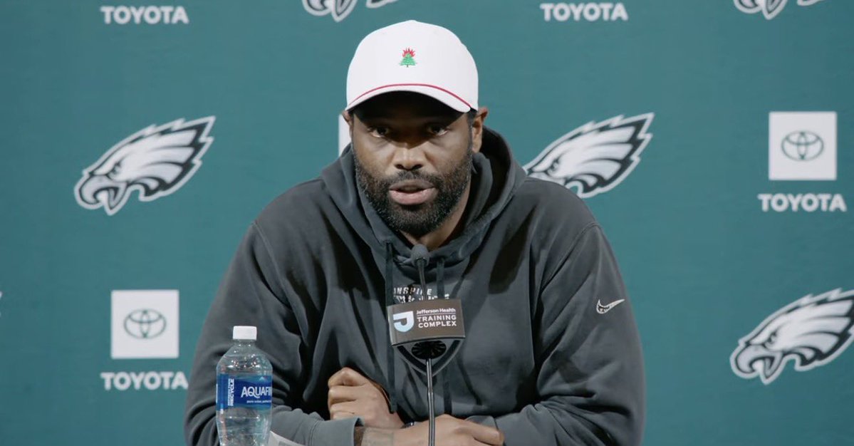 DiBonaNFL's tweet photo. Eagles STC Michael Clay credited EDGE Jalyx Hunt for stepping in on special teams after Tank Bigsby went down.
Clay said that it just goes to show the mentality and unselfishness on the team right now. https://t.co/kxaOrAvcsT