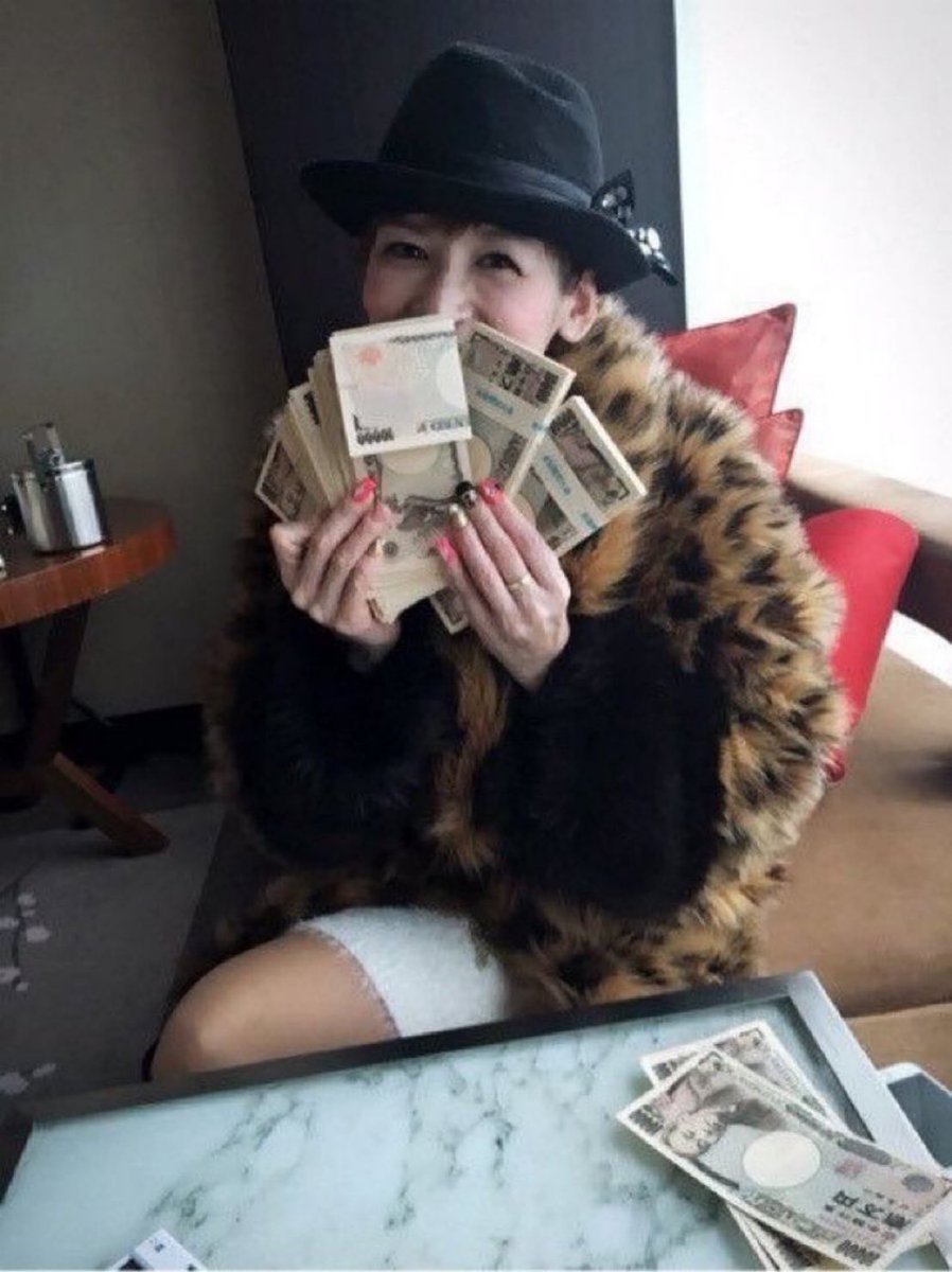 Kimurasreu's tweet photo. もし今日、500万円が突然あなたの口座に入ったら…💴

生活は楽になると思いますか？

① はい、かなり楽になる
② いいえ、あまり変わらない https://t.co/rkNN1gKeHS