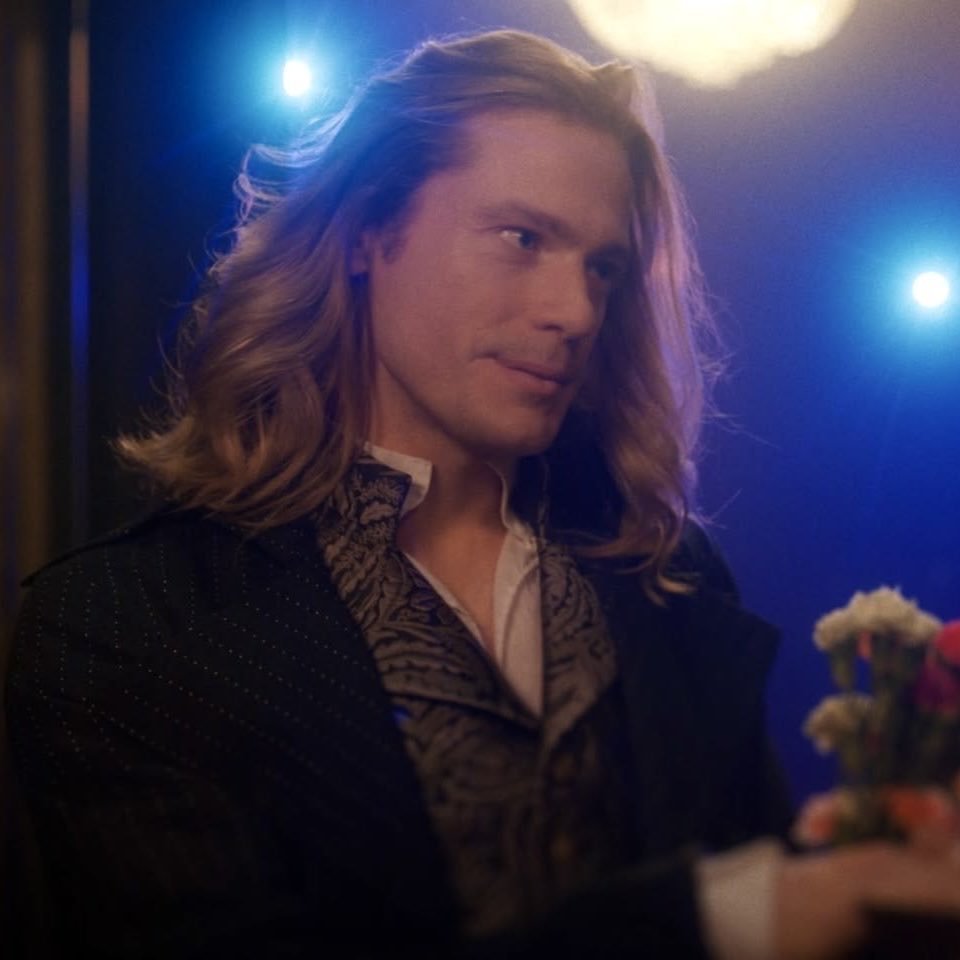 thevampirelelio's tweet photo. o nome dele é Lestat de Lioncourt, o marido é Louis du Lac, a filha cLaudia e ele interpretava o LeLio ou seja Lula 13! https://t.co/3fo6TZyIrI