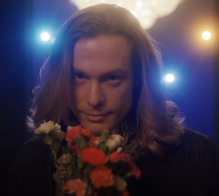 thevampirelelio's tweet photo. o nome dele é Lestat de Lioncourt, o marido é Louis du Lac, a filha cLaudia e ele interpretava o LeLio ou seja Lula 13! https://t.co/3fo6TZyIrI