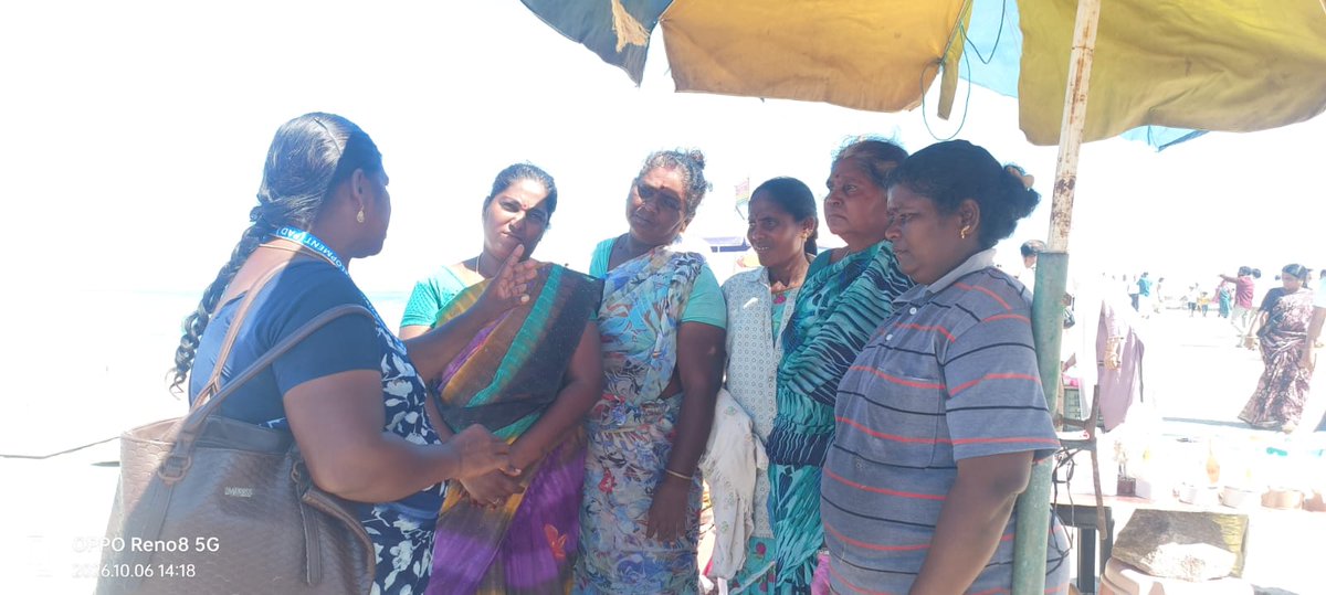 padgom2024's tweet photo. 🌊 Protecting Our Coast Together!
PAD, with HCLFoundation support, raised awareness among roadside vendors at Arichalmunai, Dhanushkodi on avoiding single-use plastics and keeping our coast clean.
🤝 Small actions. Cleaner coasts.
#PAD #HCLFoundation #SacredShores #GulfOfMannar https://t.co/EOCPS6vIPh