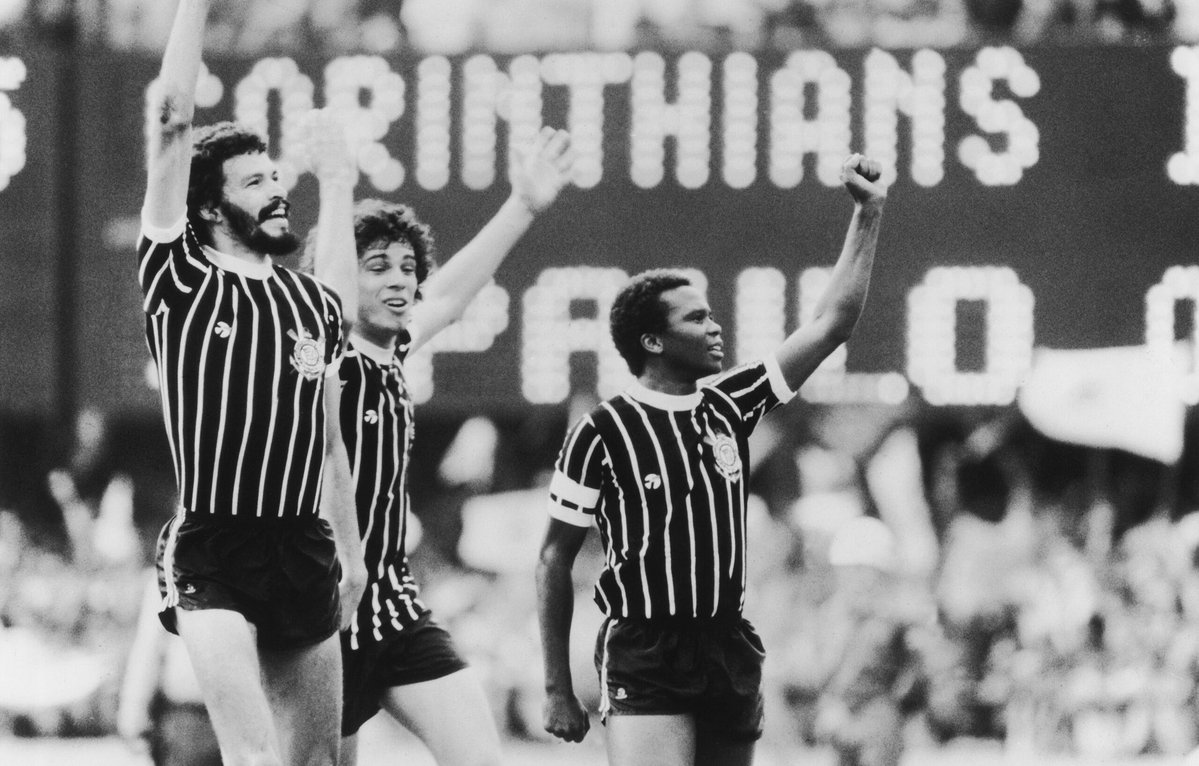 VictorPooh027's tweet photo. @SeLigaFiel @vitoriabac_ @freakgojos @natbm13 Democracia sempre com quem exalta ditadura e torturador? Brisou forte. O Corinthians nasceu do operariado e o brio da nossa história não aceita essa contradição. A Democracia Corinthiana jogou na linha de frente pra derrubar o que essa sua legenda defende. É 13 e poucas ideias! https://t.co/DUhCP71sum