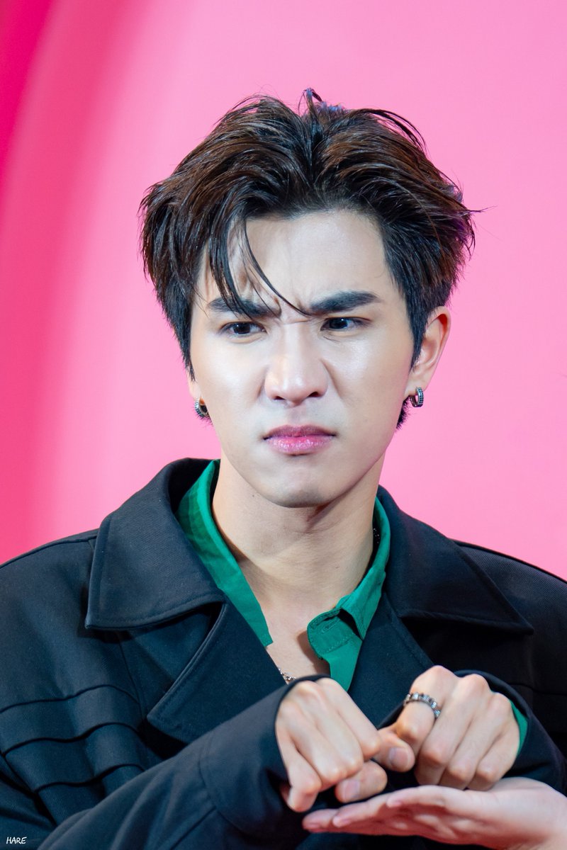 Hareshine's tweet photo. เป็นคนหล่อที่ดื้ออ่า~ 😃🤏🏻

PERTH X TOPS OF GOHAIR 

#GOHAIRxPerth 
#PerthTanapon @perthppe https://t.co/5GurEaO5mf