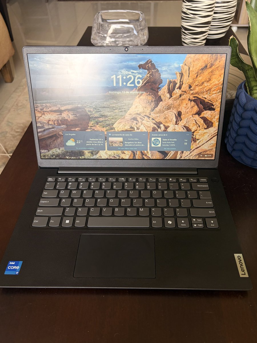 oscarcito0_'s tweet photo. Hola gente estoy vendiendo esta laptop por si alguien está interesado, está prácticamente nueva solo le he dado como 10 usos, si alguien está interesado me escribe. Denle rt✨

Lenovo 💻 Lenovo V14 G5
Procesador: Intel Core i7-13620H
Memoria RAM: 16 GB
Almacenamiento: 512 GB SSD https://t.co/bJaT6OLdB9