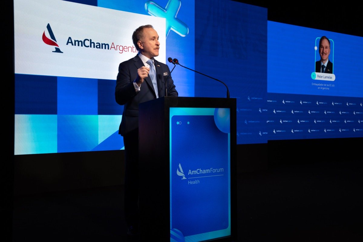 USAmbassadorARG's tweet photo. Talento argentino + reglas claras = más tratamientos en salud. 

Argentina eligió un camino de reglas previsibles y menos regulaciones para atraer inversiones y proteger el trabajo de sus investigadores. La adhesión al Tratado de Cooperación en materia de Patentes (PCT), que ya integran 159 países, es un paso más en ese rumbo. 

La ratificación del ARTI va a permitir, sin dudas, una mayor cooperación bilateral para cambiar el futuro de la salud. 

Hoy, en #AmChamHealthForum 🇺🇸🤝🇦🇷