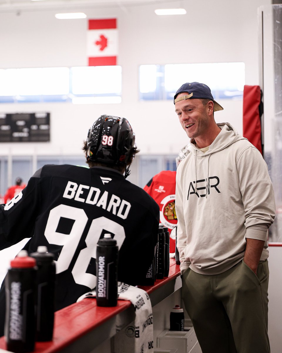 NHLBlackhawks's tweet photo. name a better way to kick off the home opener ❤️ https://t.co/Kvzf7JlDtz