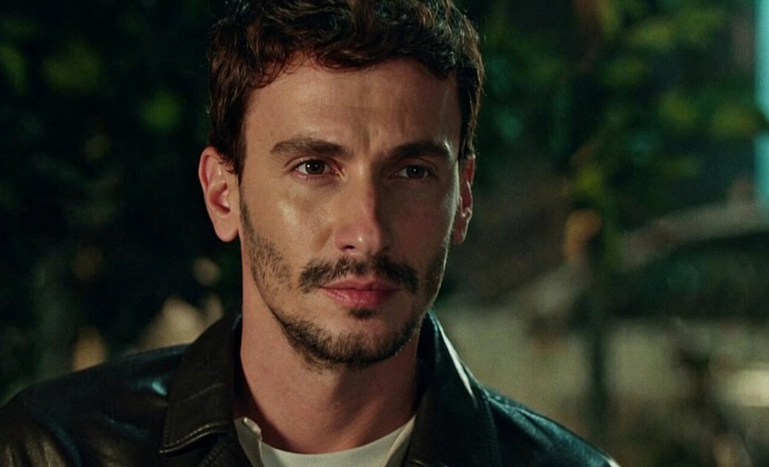 rmLIBERAto_69's tweet photo. 𝒎𝒚 𝒇𝒍𝒐𝒓𝒂𝒍 𝒕𝒉𝒆𝒎𝒆𝒅 𝒄𝒐𝒖𝒑𝒍𝒆 💐❤️
#MercanKöşk #CemRak https://t.co/VKhSvCFlRv