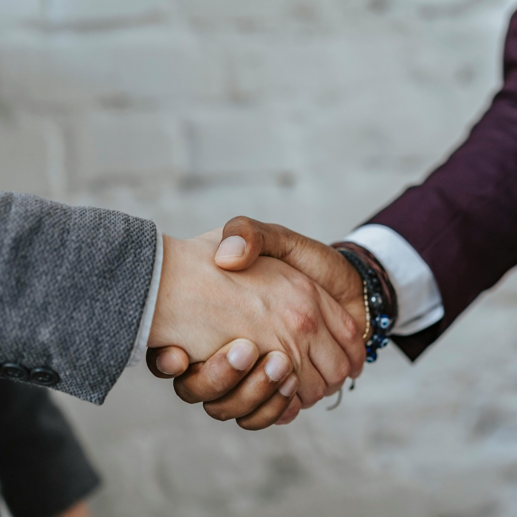 CoinMarketCap's tweet photo. LATEST: 💰 OKX received a strategic investment from Circle, Ripple, Standard Chartered's SC Ventures, and QRT at a $25B pre-money valuation. https://t.co/Z9eiRN3xBc