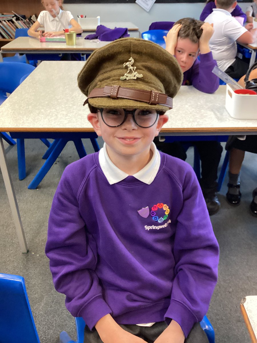 SpringwellY5's tweet photo. We especially loved the artefacts and outfits this afternoon! #history #ww1 https://t.co/hVFYc7mOr4