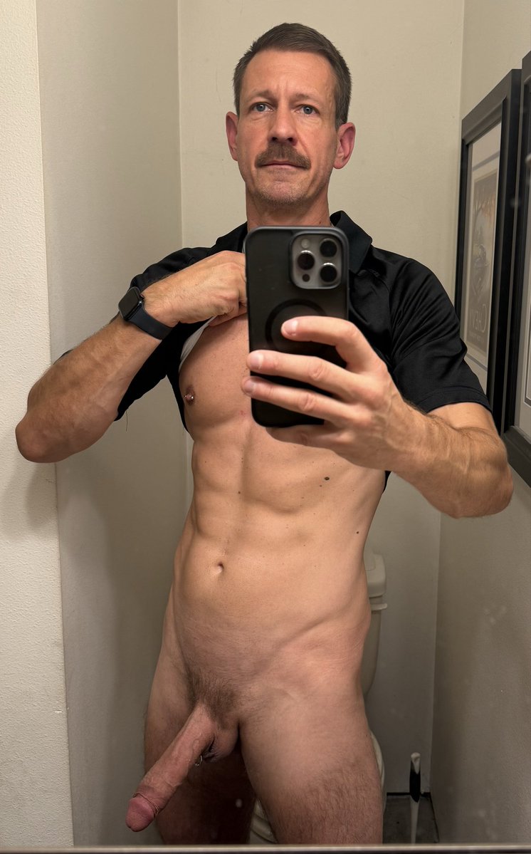 MattyDaddy62886's tweet photo. Slutty work bathroom selfies alway cheer me up! https://t.co/k5glFL4HNd
