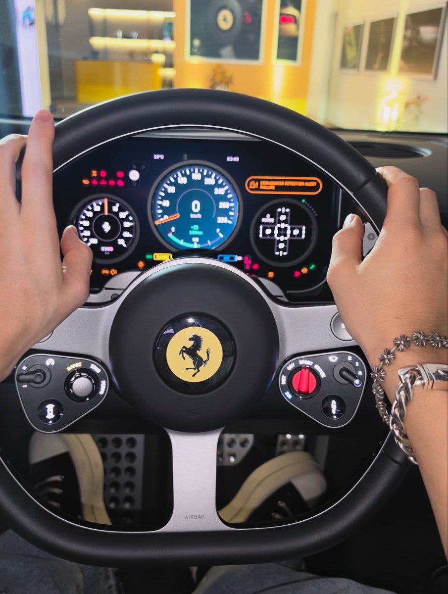 hheymint's tweet photo. ของบังชาน https://t.co/W4UnN4dWLC คอนเฟิร์มให้ละว่าไปจริงไปในนาม Breitling x Aston Martin Aramco วันที่ 10 นี้ ส่วนน้องหลิกไปกับทีม Ferrari แน่ๆแต่ยังไม่รู้วันชัวร์ๆ ต้องลุ้นเอาว่าจะได้ไปวันเดียวกันมั้ย แอบคาดหวังให้สองคนนี้ได้ดูแข่งด้วยกัน เพราะชอบ F1 กันทั้งคู่เลย https://t.co/HaHWB5Djpq