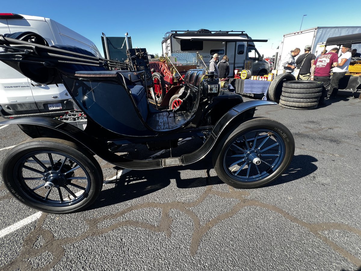 JenniCurrent's tweet photo. We’re at the HUGE Hershey PA swap meet. Someone has a fun sense of humor 😁 https://t.co/R7QrUB0RKv
