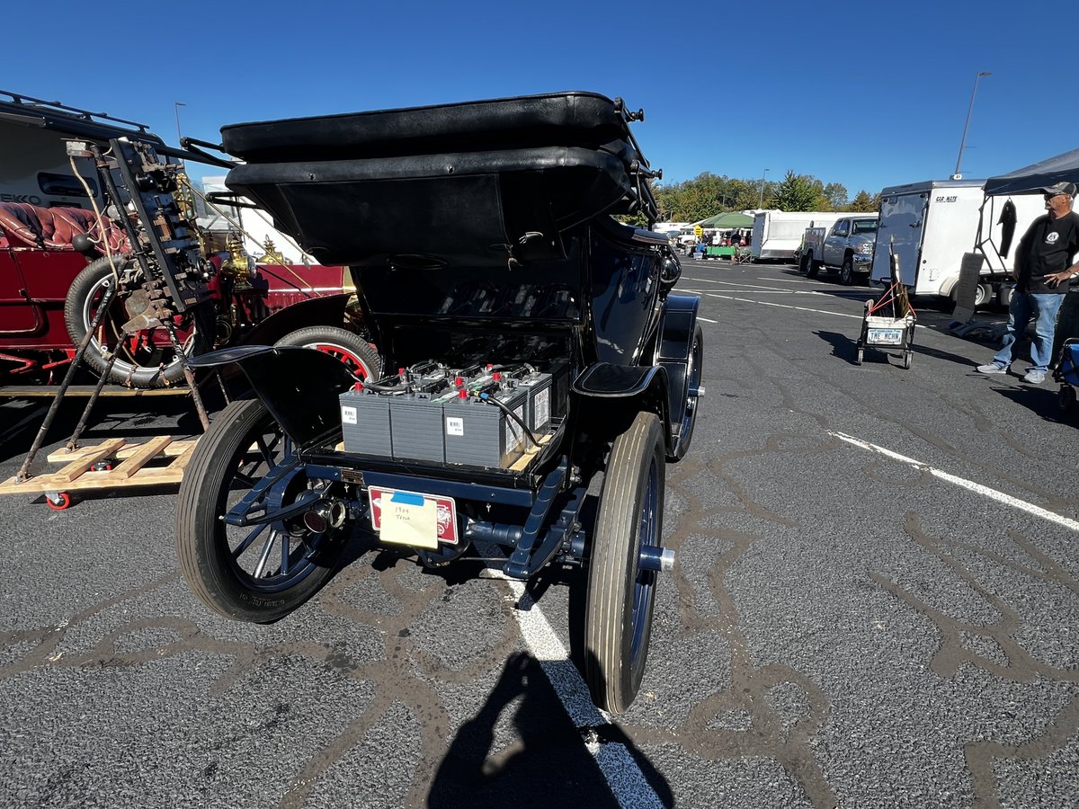 JenniCurrent's tweet photo. We’re at the HUGE Hershey PA swap meet. Someone has a fun sense of humor 😁 https://t.co/R7QrUB0RKv