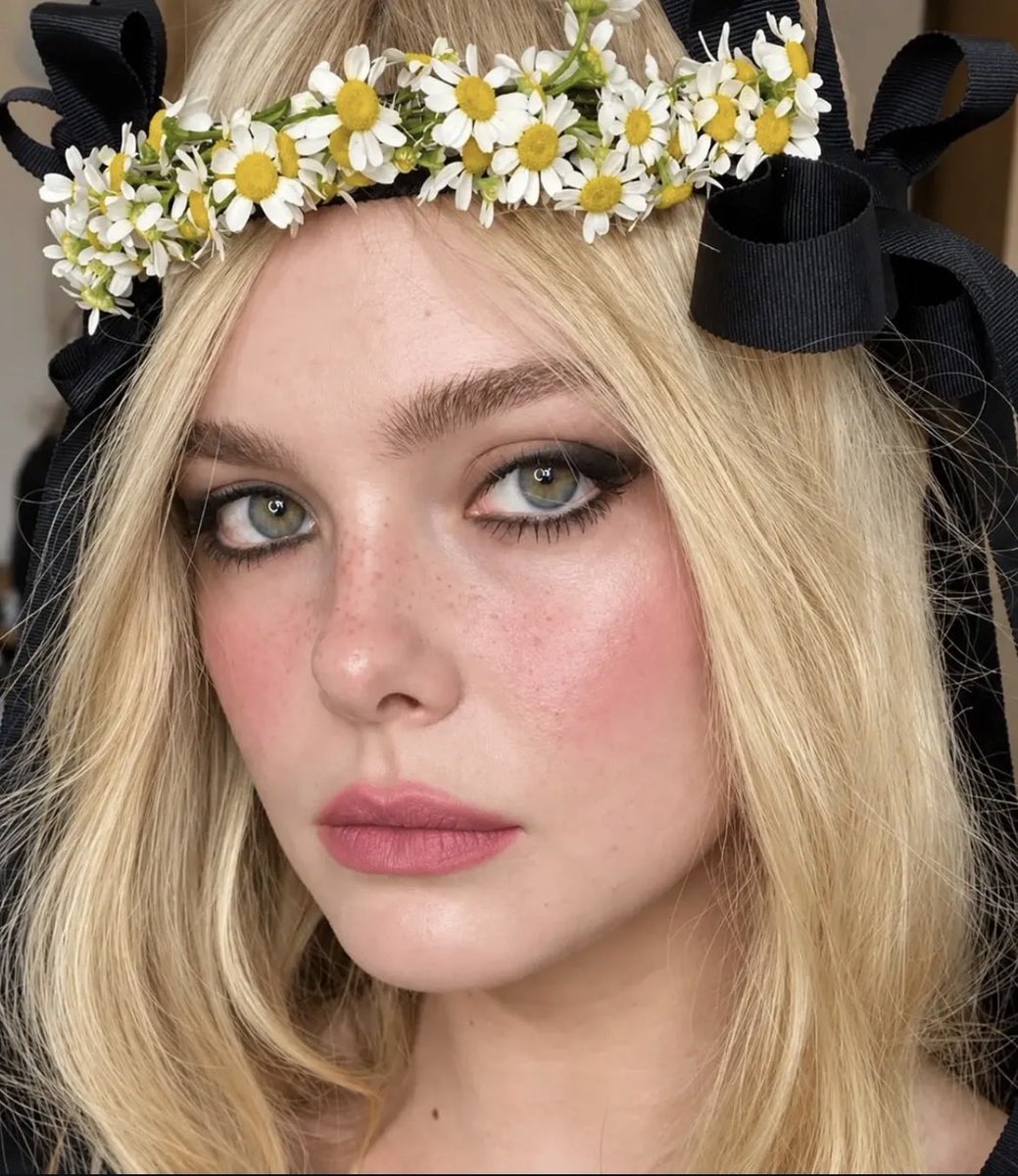 zk7VqEySh2ij5yD's tweet photo. beautiful elle fanning https://t.co/sIiazcJJQ7