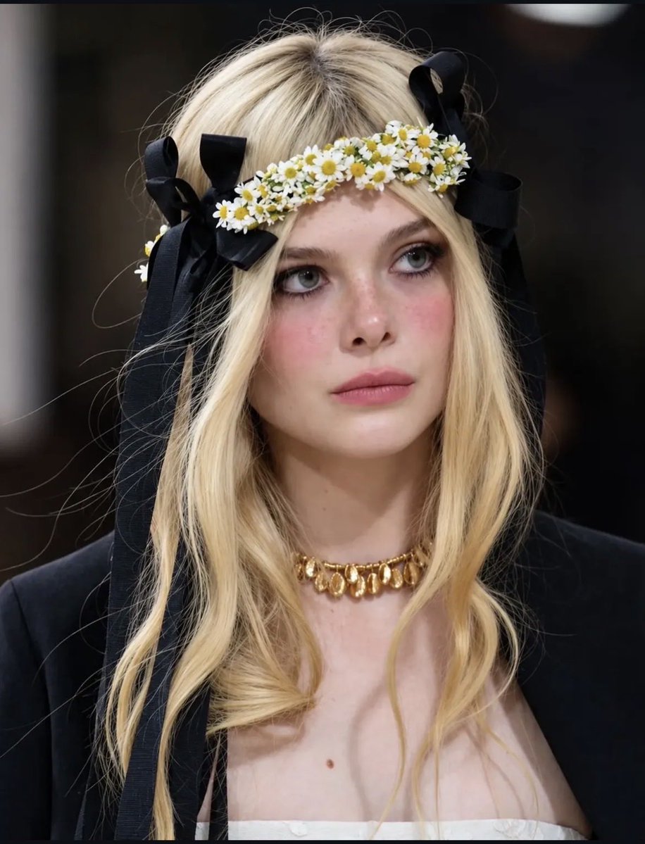 zk7VqEySh2ij5yD's tweet photo. beautiful elle fanning https://t.co/sIiazcJJQ7