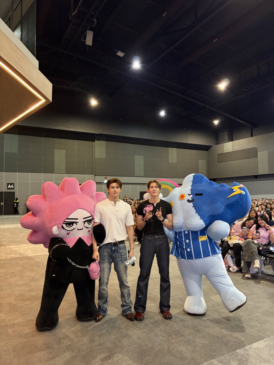 smyle_GMMTV's tweet photo. ฉะมายยยธุจ้าค้าบบ เลิฟยูวววววค้าบบ 🩵🩷
#GMMTVFANIVAL2026HappyFamilyxSN
#GMMTVFANIVAL2026HappyFamily
#SMYLE https://t.co/5JBDvieWQJ