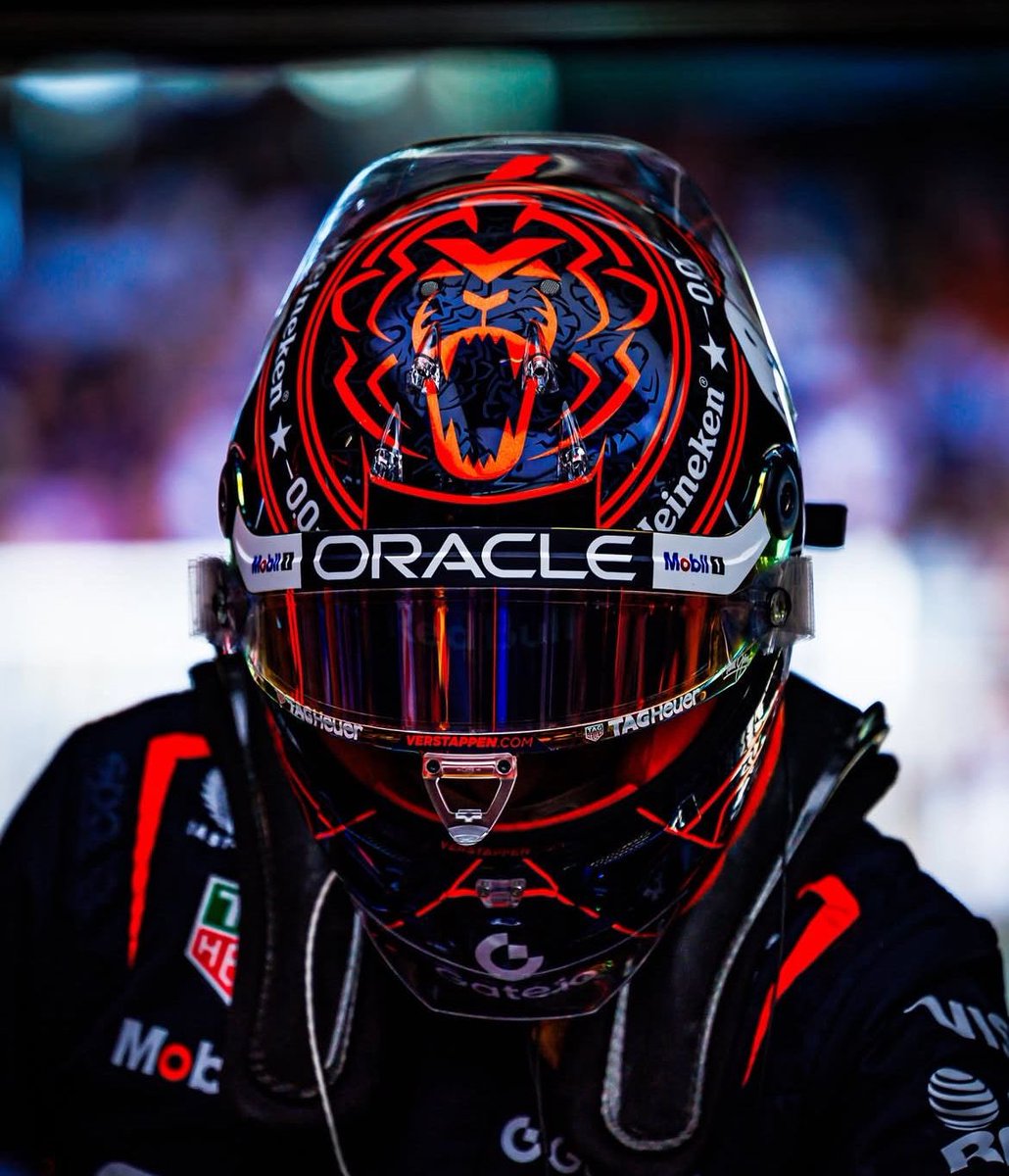 verstoppen3's tweet photo. This helmet looks so evil and I love it https://t.co/FOXrfub0Z2