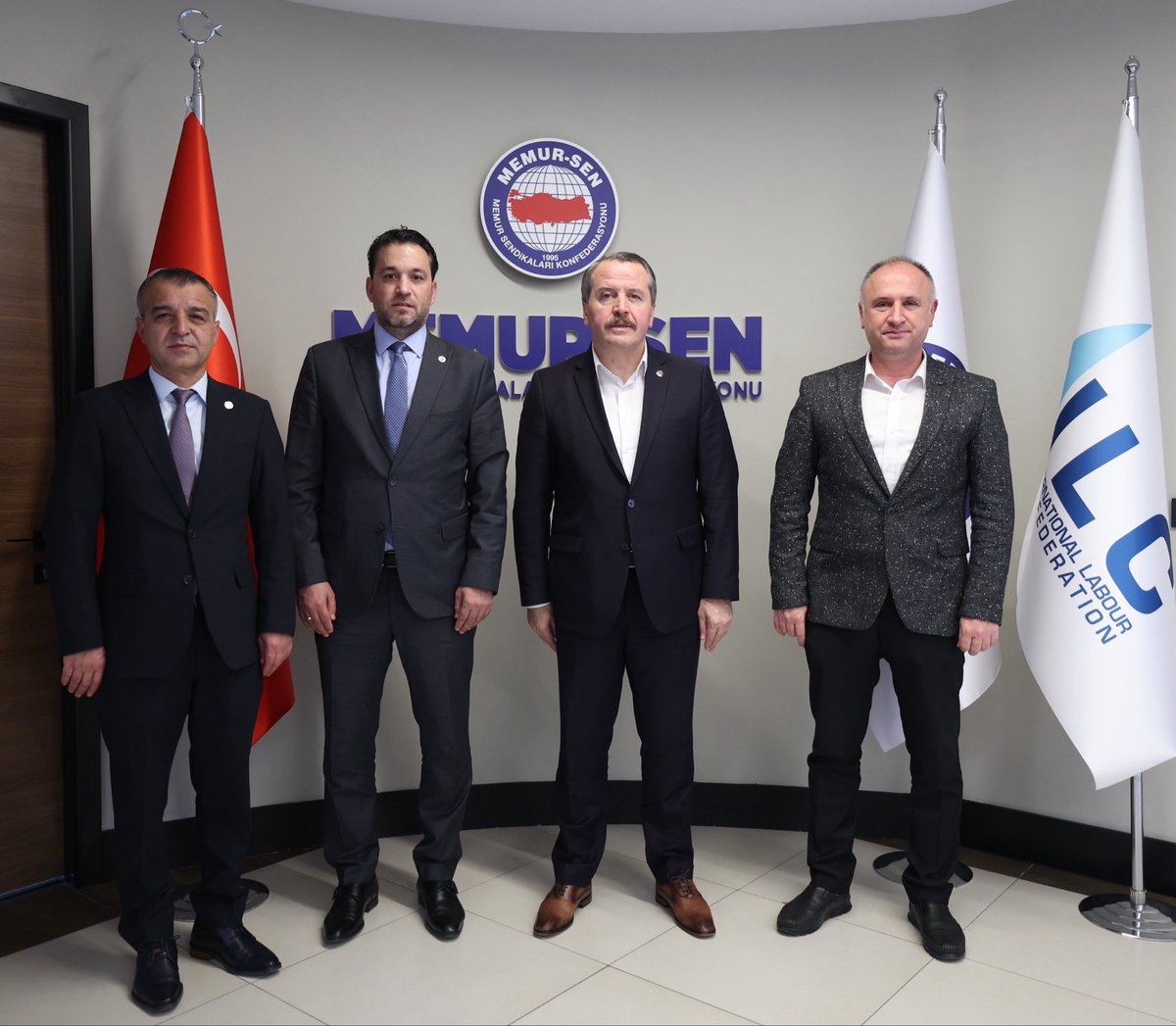 _aliyalcin_'s tweet photo. Uluslararası Demokratlar Birliği (UID) Genel Başkanı Kenan Aslan’ı konfederasyonumuzda ağırladık.

Uluslararası alandaki gelişmeler, çalışma hayatı, UID çalışmaları üzerine güzel hasbıhali ve ziyareti için Genel Başkan Sn.Aslan’a teşekkür ediyorum.

@aslankenan_nl  | @U_I_D https://t.co/YBuda4BXPe