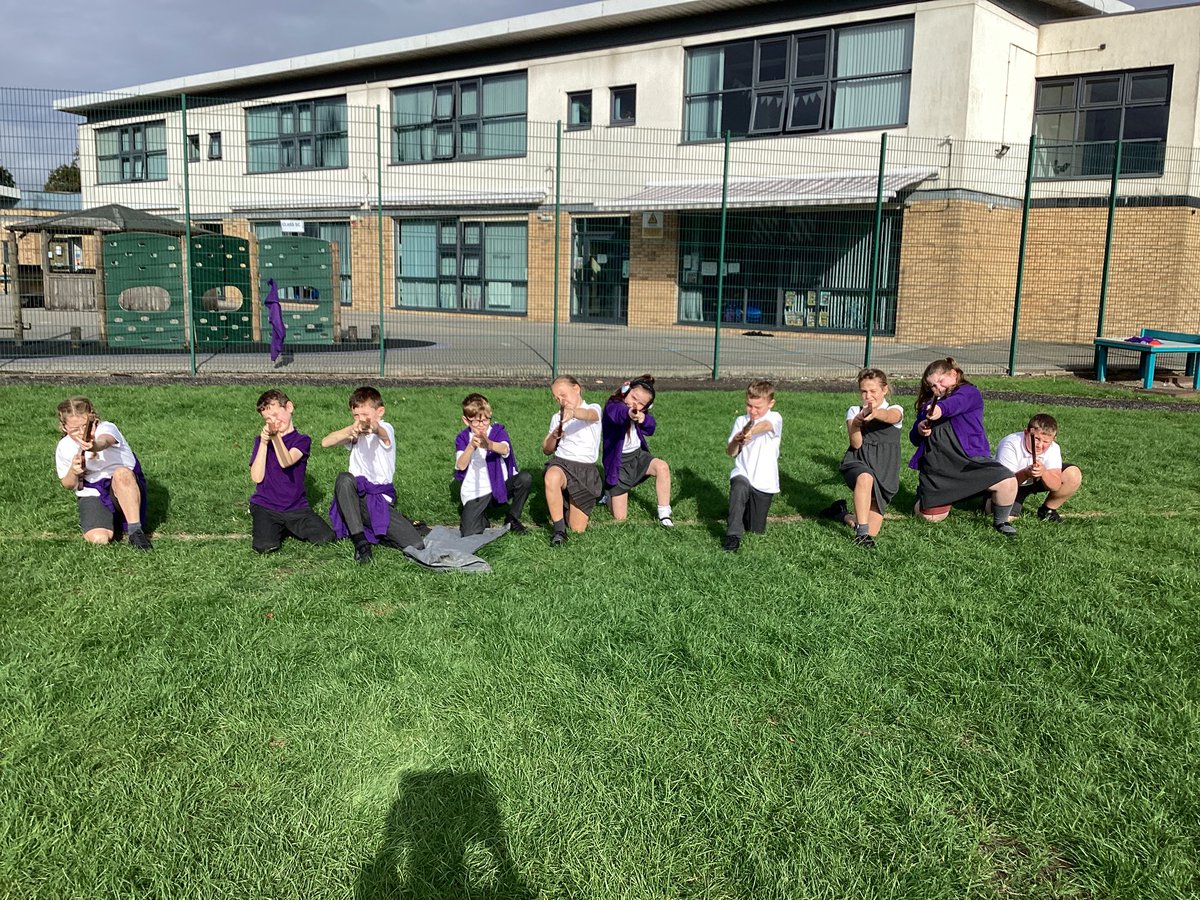 SpringwellY5's tweet photo. We even got outside with some ‘grenades’! #history #ww1 https://t.co/y4XynMqKkq