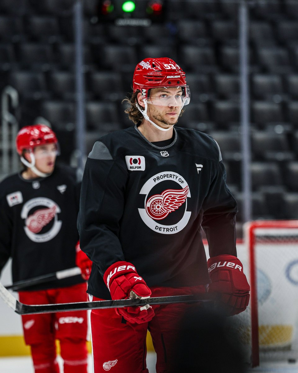 DetroitRedWings's tweet photo. Mornings at the rink🏒 https://t.co/4A6NaV8Xsq