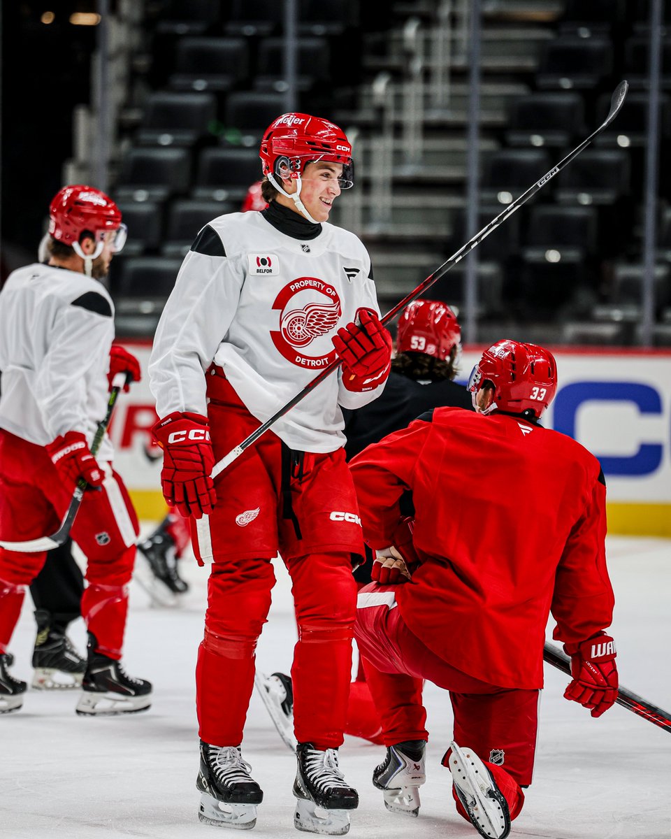 DetroitRedWings's tweet photo. Mornings at the rink🏒 https://t.co/4A6NaV8Xsq