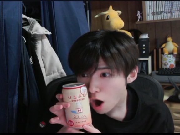 rag1sfn's tweet photo. 20歳なりましたー！
これからも配信と動画活動一生懸命に頑張ります！！！！！ https://t.co/a1OVfEpMsS