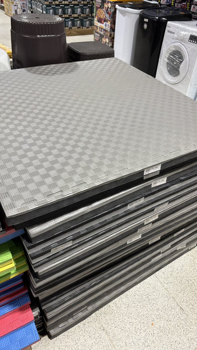 unatalMilva's tweet photo. Les recomiendo tatami para cubrir partes de su vehículo si no tienen techo como yo, les prometo que salva súper bien https://t.co/03OxxO9fT4