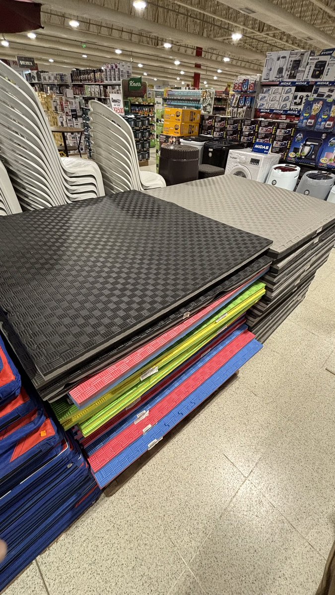 unatalMilva's tweet photo. Les recomiendo tatami para cubrir partes de su vehículo si no tienen techo como yo, les prometo que salva súper bien https://t.co/03OxxO9fT4
