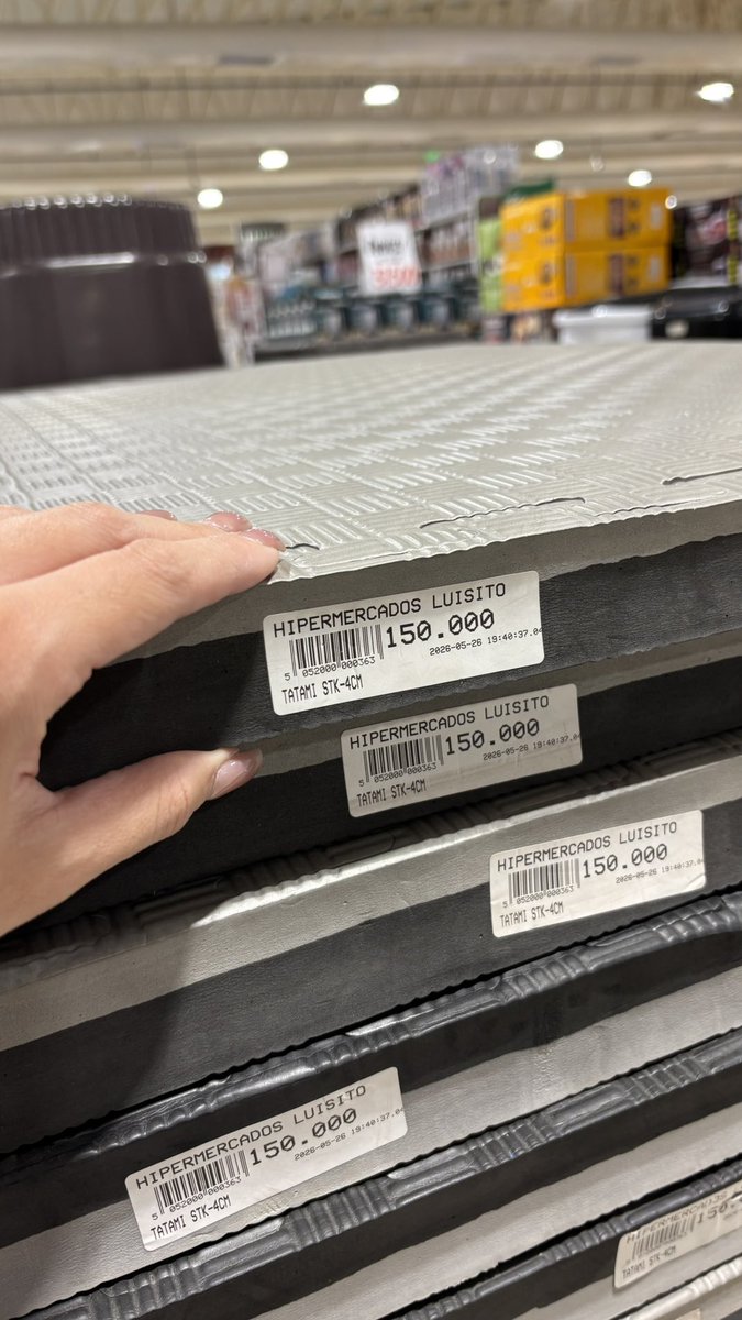 unatalMilva's tweet photo. Les recomiendo tatami para cubrir partes de su vehículo si no tienen techo como yo, les prometo que salva súper bien https://t.co/03OxxO9fT4