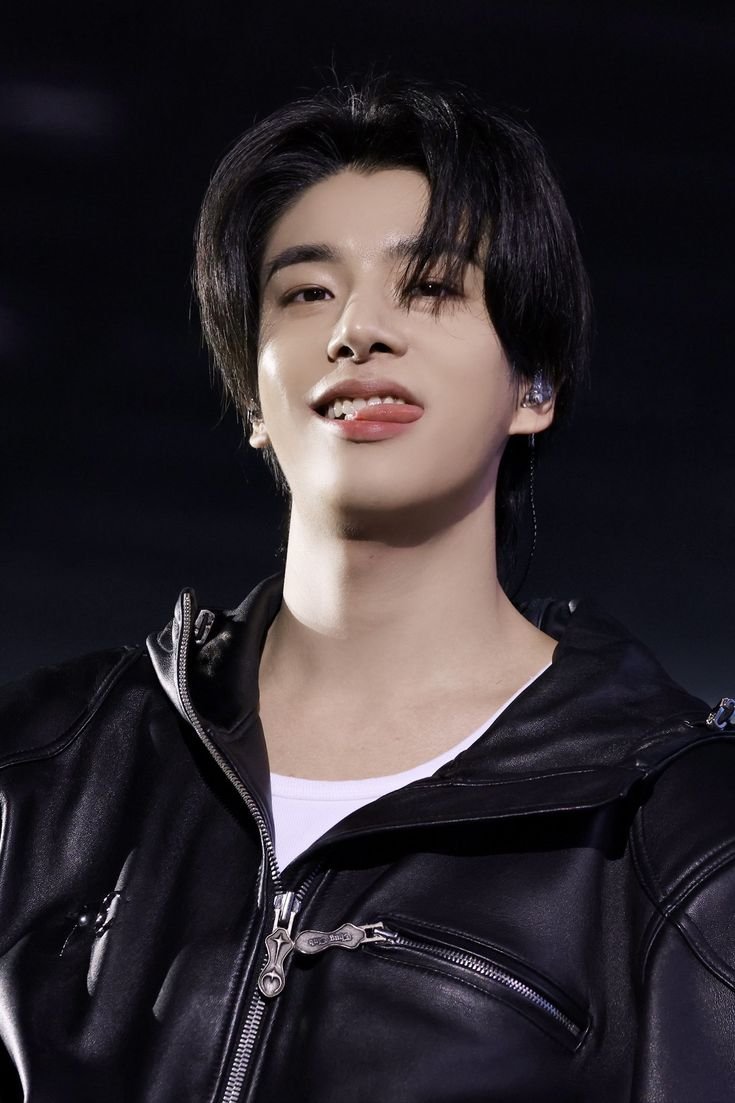 tamymoonlight's tweet photo. This one's for my Jake's Girls, Jake sticking his tongue out, a thread 👅🪡 https://t.co/GMyW1kXdOt
