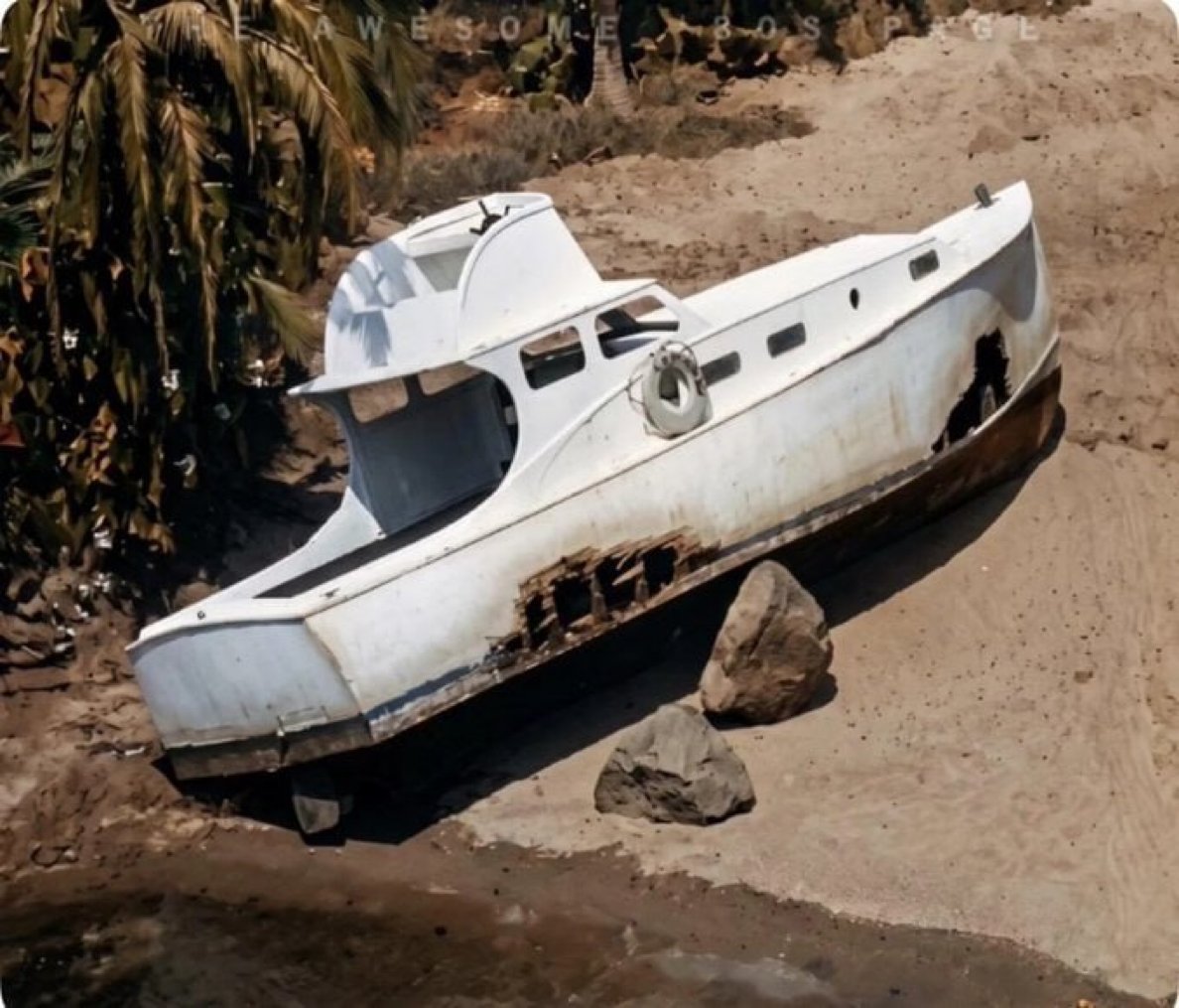us_connie's tweet photo. Who recognizes this boat? https://t.co/smU1oHbviM