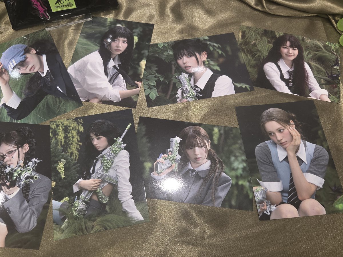 macofchamp0603's tweet photo. ポップアップショップBehindが配信されていたので、改めての写真📸
#NiziU_SourGrapesPOPUPSHOP https://t.co/UG2nWe2Jpv