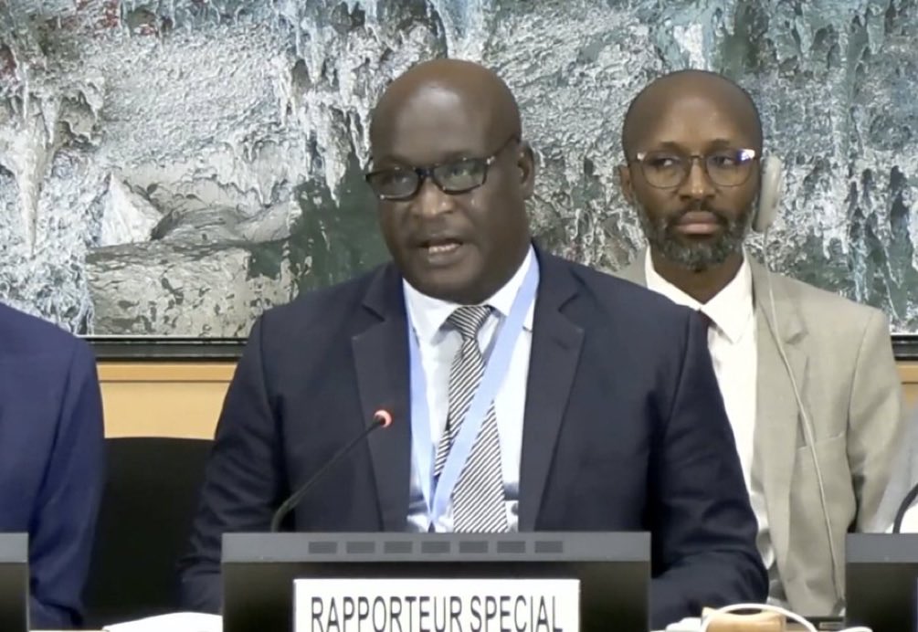 SOSTORTUREBDI's tweet photo. #Burundi: L'ONU GARDE LES YEUX OUVERTS ! 🇧🇮
SOS-Torture/Burundi se réjouit de la reconduction, pour une nouvelle année, du mandat du Rapporteur spécial de l'ONU sur la situation des droits de l'homme au #Burundi.
Adoptée par 22 voix pour, 7 contre et 17 abstentions, la résolution du Conseil des droits de l'homme envoie un message clair : la situation au #Burundi reste préoccupante et sous surveillance internationale.
Le texte condamne fermement le harcèlement et les attaques contre les #avocats, les #défenseurs des droits humains, les #journalistes et la société civile, dans un espace civique de plus en plus verrouillé.
Ce renouvellement est un appel à l'action : -Ouvrir les portes du pays au Rapporteur spécial -Libérer l'espace civique -Mettre fin à l'impunité
À l'approche des élections de 2027, la vigilance doit être totale.

#SOSTorture #Burundi #DroitsHumains #HRC