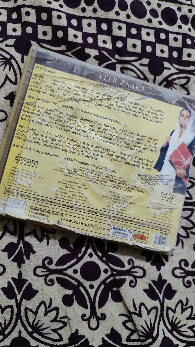 whysodumbasss's tweet photo. You have noo idea how many times I have watched veer zara back then. https://t.co/LYanJurKEj