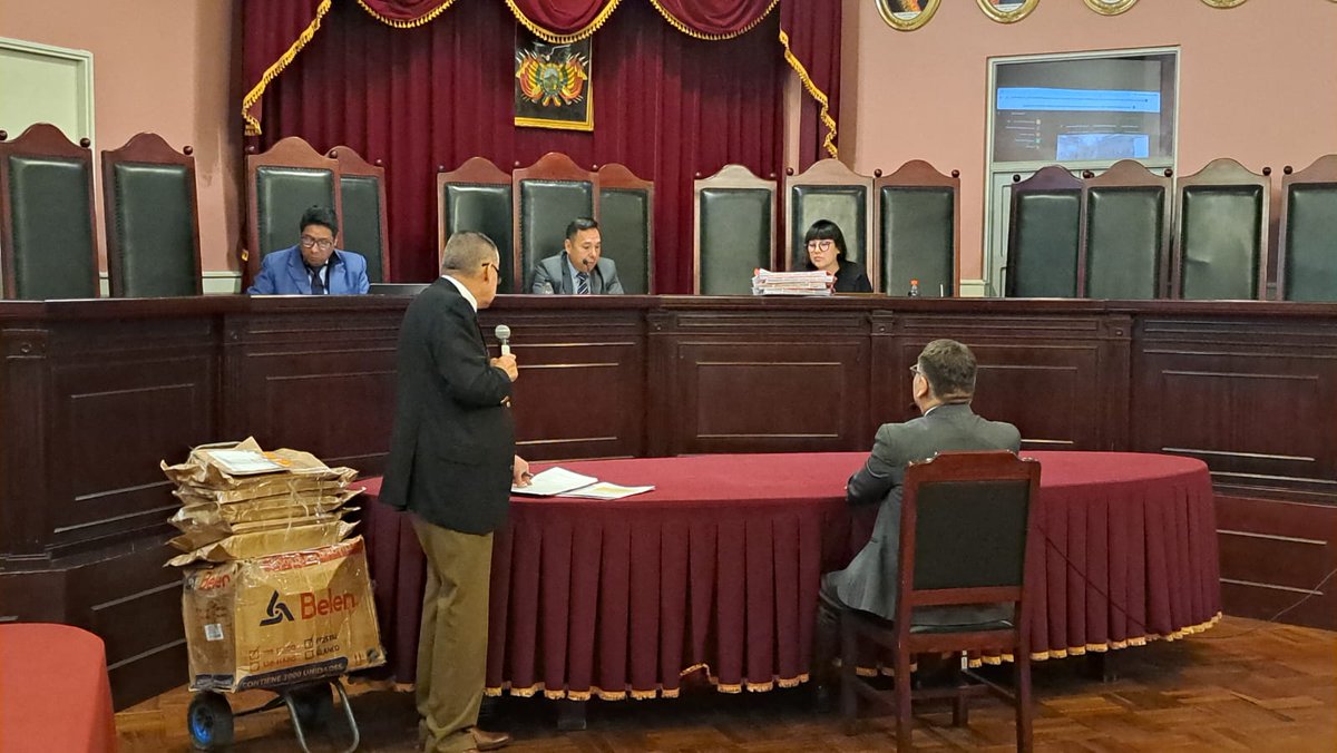 ErbolDigital's tweet photo. El exviceministro Jhonny Aguilera fue arrestado tras su declaración en el juicio por el caso Zúñiga por presuntas contradicciones, informó Eduardo León. Según la explicación, Aguilera estaría en esa condición hasta horas de la tarde donde se definirá su situación jurídica. https://t.co/uESeW5vris
