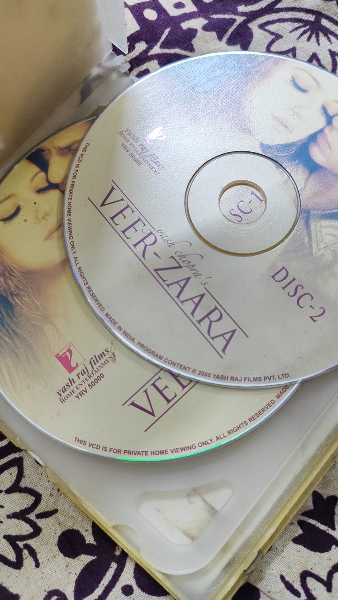 whysodumbasss's tweet photo. You have noo idea how many times I have watched veer zara back then. https://t.co/LYanJurKEj