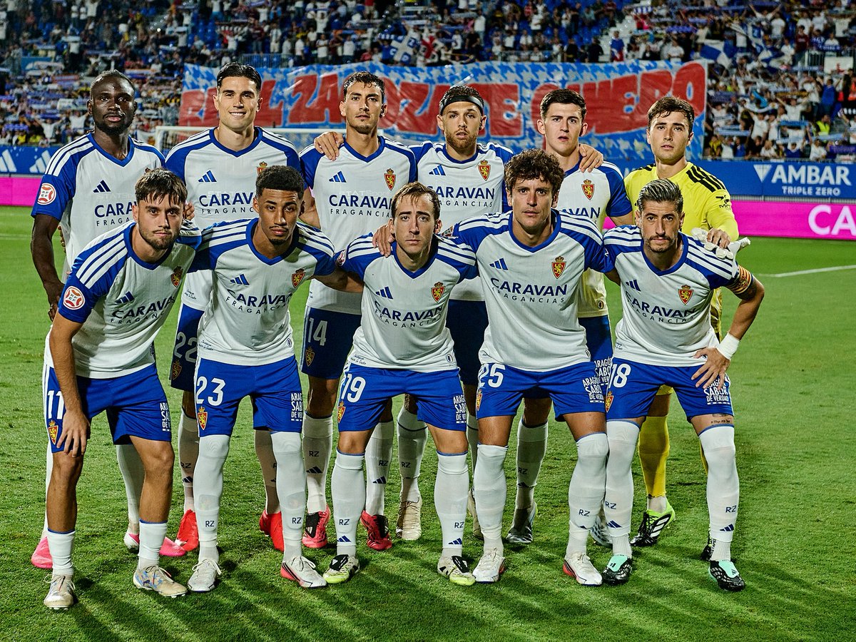 DieGonzalez4_'s tweet photo. Trabajo y muchísima humildad, centrarnos en lo que depende de nosotros y al final… 4-1 😇. Partidazo, ambiente inmejorable y felices por disfrutar otra victoria en el Ibercaja. Pies en el suelo que no hemos hecho nada aún, a seguir currando EQUIPAZO! 🔥💙 https://t.co/oQ8SSq0gBH