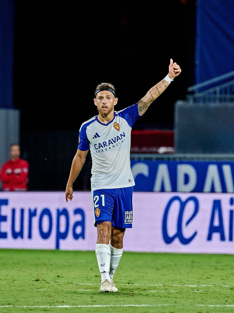 DieGonzalez4_'s tweet photo. Trabajo y muchísima humildad, centrarnos en lo que depende de nosotros y al final… 4-1 😇. Partidazo, ambiente inmejorable y felices por disfrutar otra victoria en el Ibercaja. Pies en el suelo que no hemos hecho nada aún, a seguir currando EQUIPAZO! 🔥💙 https://t.co/oQ8SSq0gBH