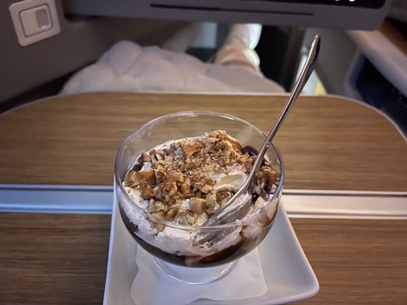 ChiChiGreenblat's tweet photo. When you travel 1st class they give you salt and pepper shakers 😆 https://t.co/BaUEISOZV5