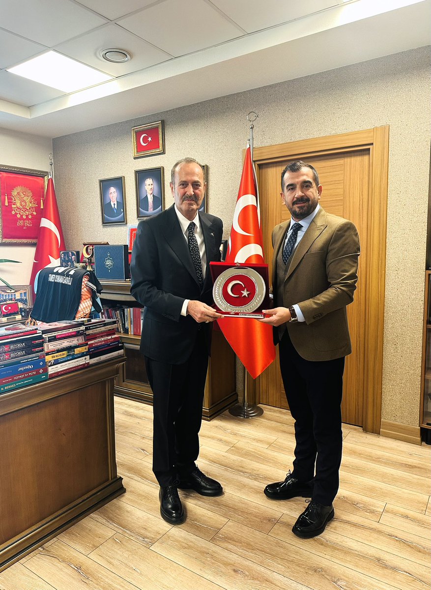 cihankaya_35's tweet photo. Ankara’da, Milliyetçi Hareket Partisi Genel Merkezi’nde İzmir Milletvekilimiz Sayın Tamer Osmanağaoğlu’nu ziyaret ettim.

İzmir’imiz, çalışma hayatı ve emekçilerimizin gündemine dair karşılıklı değerlendirmelerde bulunduğumuz güzel ve samimi bir sohbet gerçekleştirdik. https://t.co/RpvAvCYJCl