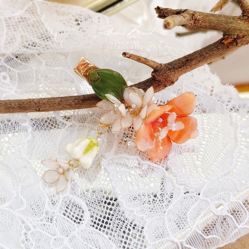 SootteerukB's tweet photo. NO.52 กิ๊บติดผมดอกมธุรดา(รุ่งอรุณ)/มะลิ/ดอกรัก
รายละเอียด : กิ๊บปากเป็ด
ขนาด : 5.5 cm
Material : Wire UV resin / 14K gold plated
#HandmadeAccessories

ราคา 690.- บาท ส่งฟรี 
💳 บัตรเครดิต *ชาร์จ 2%+VAT*
สนใจเมนชั่น "จอง/จ/CF/F" มาได้เลยนะคะ https://t.co/P0YJFUCjcc