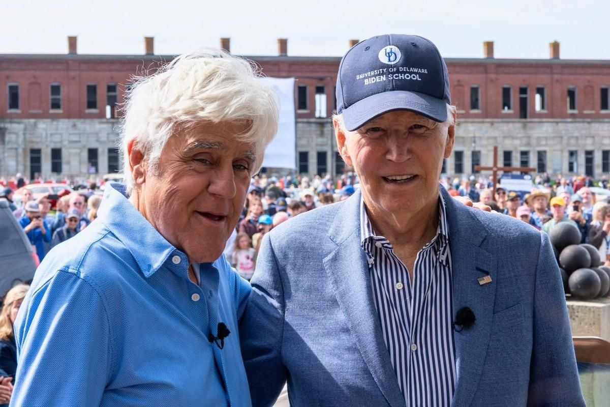 WBSM1420's tweet photo. Biden Surprises Newport Car Show
Former President Joe Biden brought his beloved 1967 Corvette to Newport’s Audrain car show, where Jay Leno was also on hand. 
https://t.co/R3hxcNcyxH https://t.co/F5q5uDs9lO