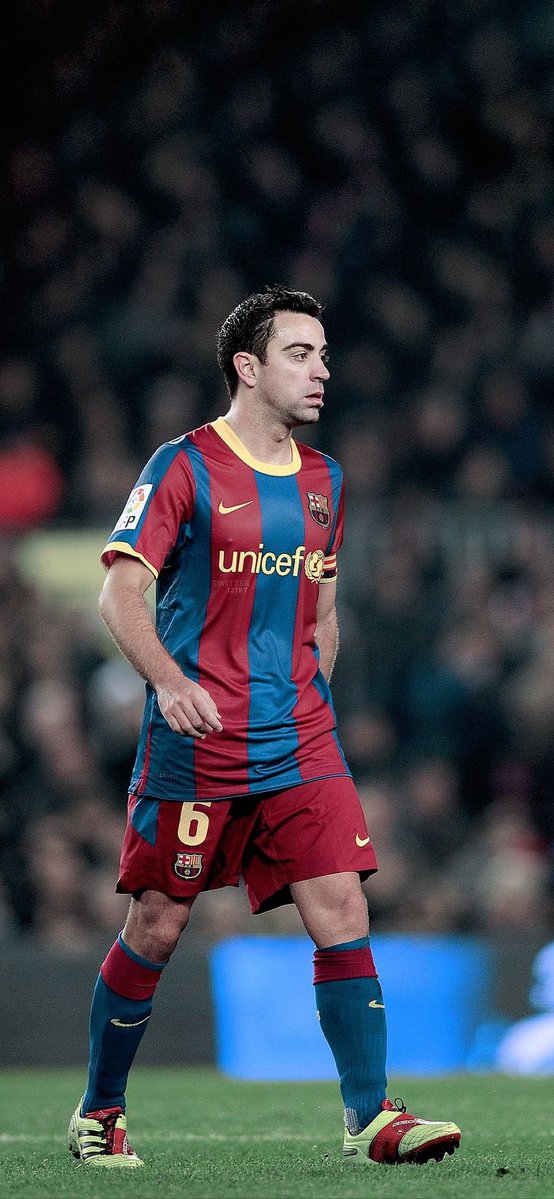 Churchillaaaa's tweet photo. Xavi Hernández.

He didn’t just pass. He set the tone, controlled the rhythm and made games flow in Barcelona’s direction. For me, football’s greatest tempo controller.

His vision and final-third passing made him a creator too.

Xavi didn’t chase the rhythm.
He decided it. 🧠🎩 https://t.co/UjkVNn2eWf
