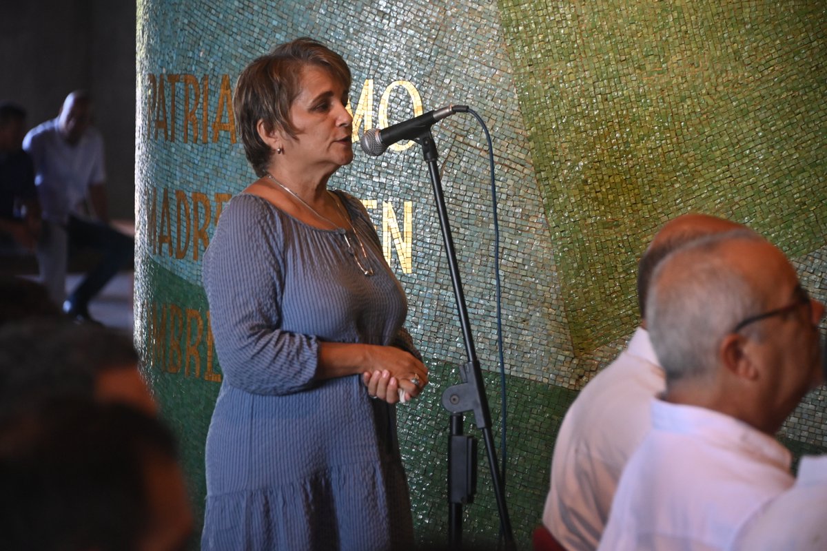 DiazCanelB's tweet photo. Luego nos reunimos con los familiares de las víctimas de este y de otros actos terroristas cometidos contra nuestro país. Denunciamos la impunidad, reclamamos justicia y les reafirmamos el acompañamiento de todo nuestro pueblo. Cuba los abraza. 

#TenemosMemoria https://t.co/5ATKlcWITK
