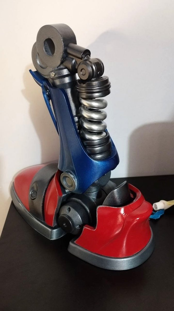 RayFox_DS's tweet photo. Some small progress on my Metal Sonic statue, which is over a meter tall https://t.co/PIFzyTfrtK